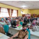 Rapat dinas hari pertama sekolah